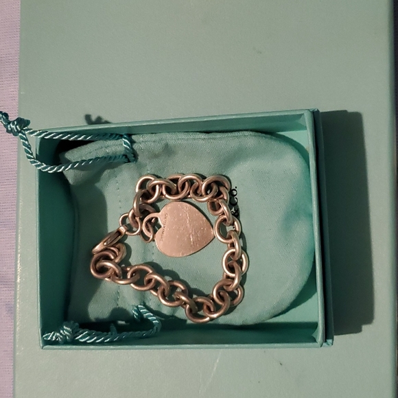 Tiffany & Co Bracelet with a heart shaped charm - Picture 7 of 16